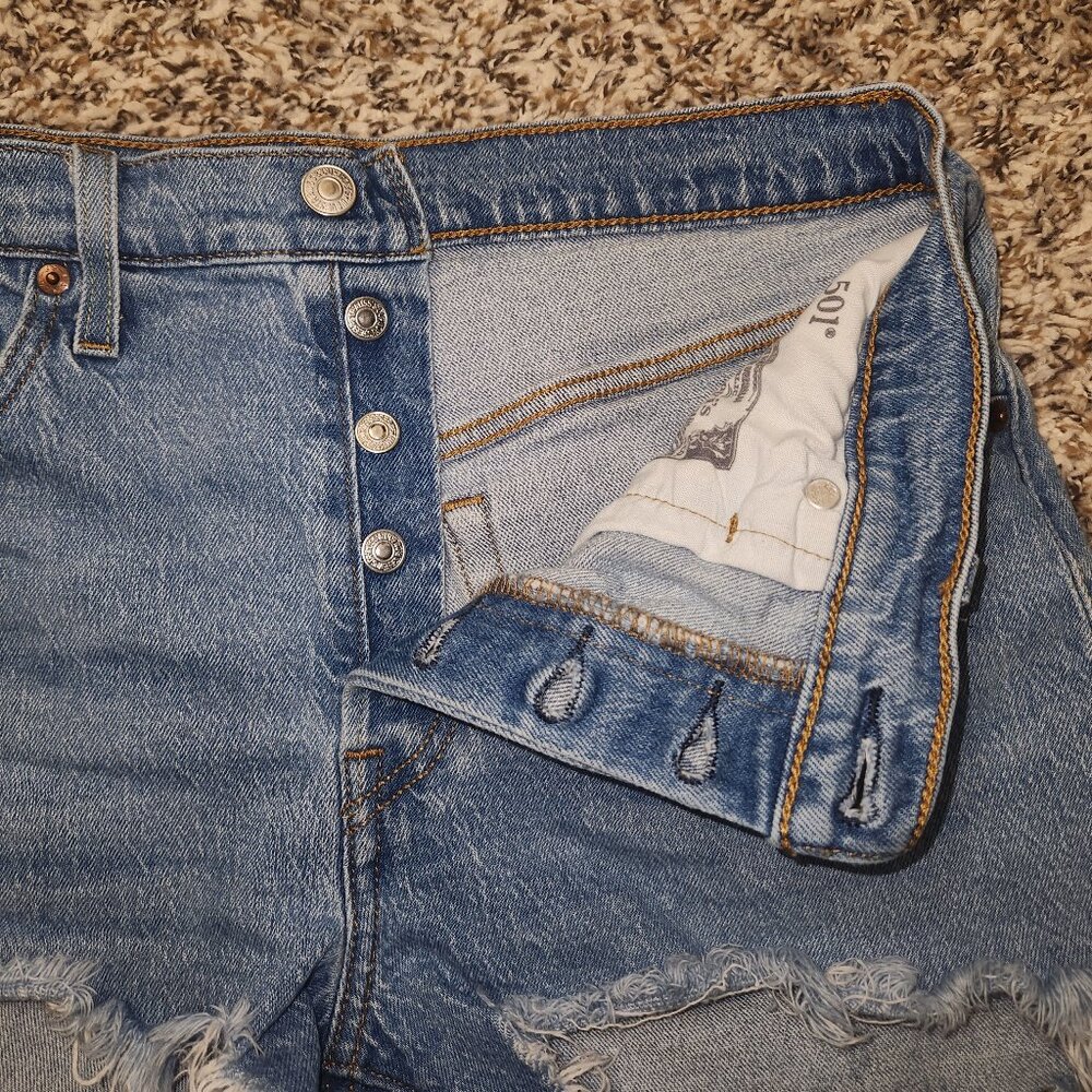 Levi’s 501 Medium Wash Mid-Rise Distressed Cut-Off Denim Shorts  W29 (#2) - Picture 7 of 11